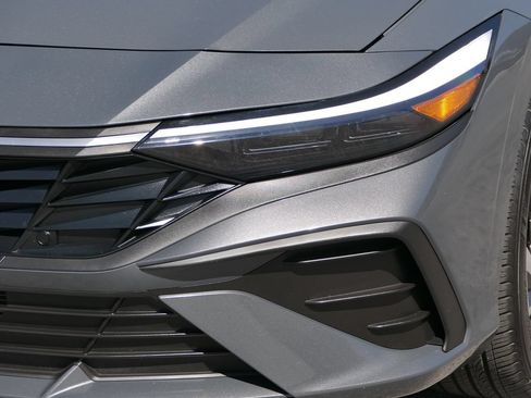 Used 2025 Hyundai Elantra Sport w/ Cargo Package FWD image 9