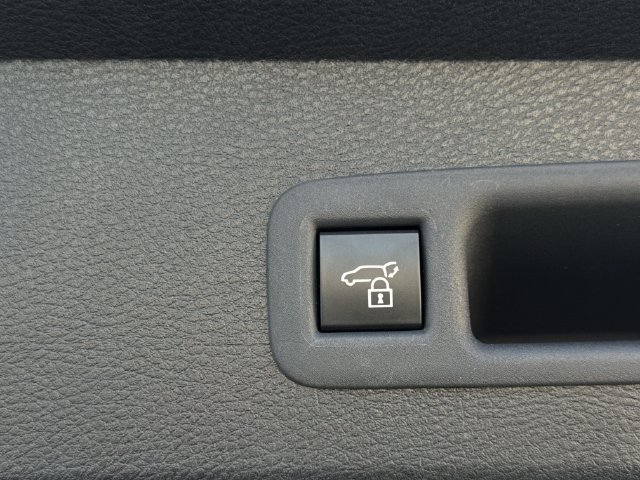 Certified 2025 Toyota Sienna XLE FWD image 35