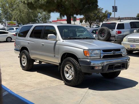 Used 2002 Toyota 4Runner SR5 RWD image 5