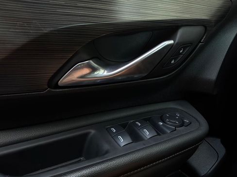 Used 2024 GMC Terrain SLE FWD image 19