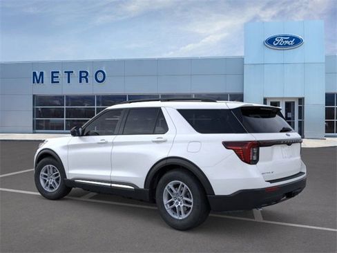 Used 2025 Ford Explorer Active image 5
