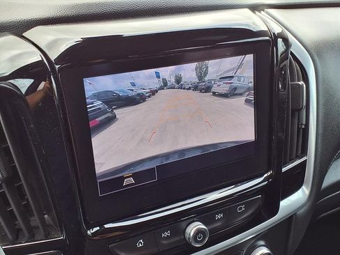 Used 2022 Chevrolet Traverse LT FWD image 22