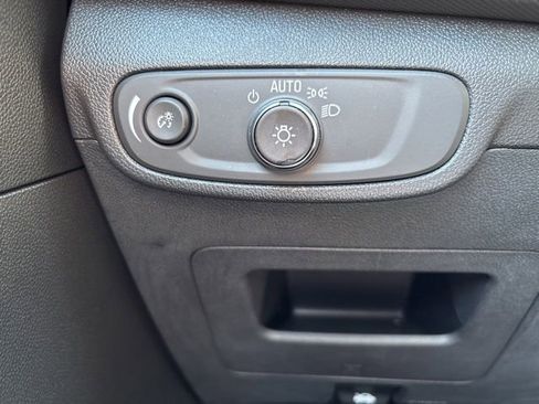 Used 2025 Chevrolet TrailBlazer LT w/ Convenience Package FWD image 19