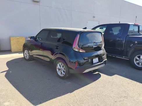 Used 2024 Kia Soul LX w/ Option Group 015 FWD image 3