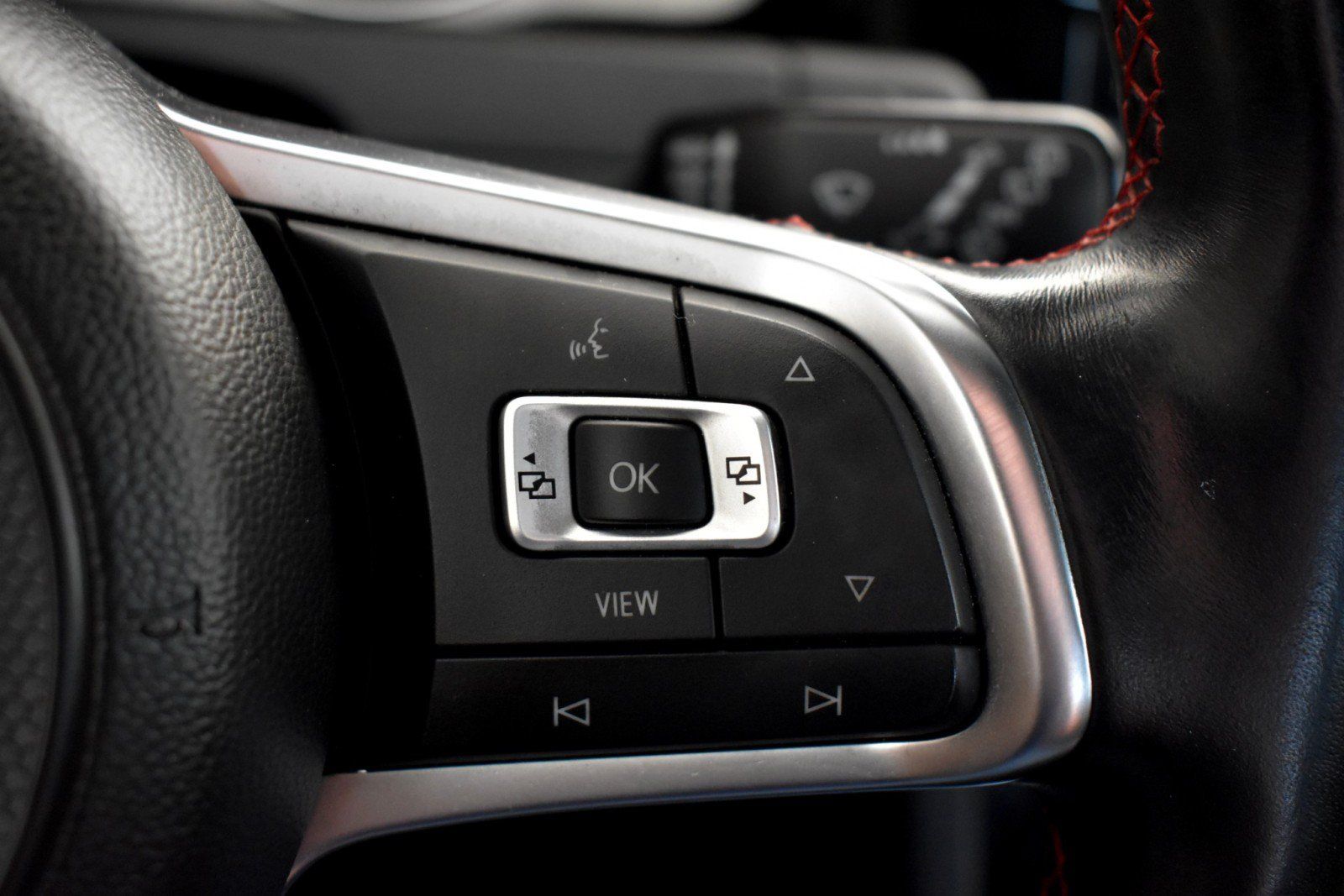 Used 2019 Volkswagen GTI SE FWD image 19