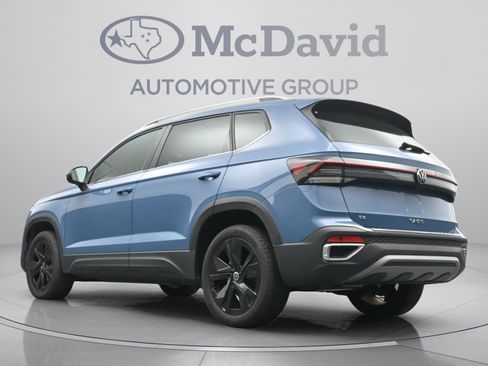 Used 2025 Volkswagen Taos SE w/ Black Wheel Package FWD image 28