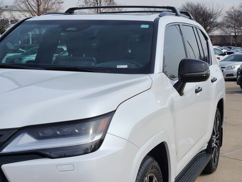 Certified 2025 Lexus LX 700h Luxury image 9