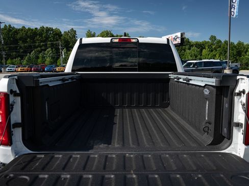 Used 2025 RAM 1500 Laramie AWD/4WD image 9