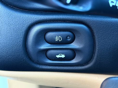 Used 2004 Chevrolet Corvette Convertible w/ Preferred Equipment Group image 29