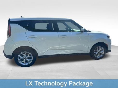 Used 2024 Kia Soul LX w/ Option Group 015 FWD image 9