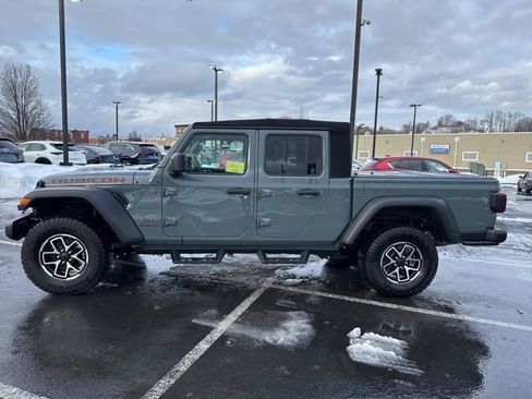 Used 2024 Jeep Gladiator Rubicon w/ Convenience Group image 2