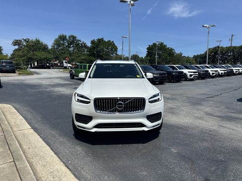 Used 2023 Volvo XC90 B5 Core w/ Protection Package AWD/4WD image 4