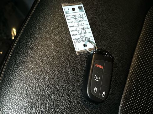 Used 2022 Jeep Compass Limited image 31