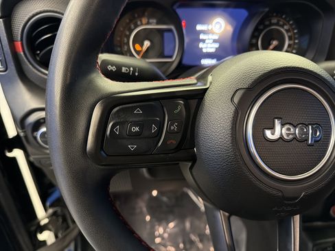 Used 2024 Jeep Gladiator Rubicon w/ Technology Group image 16