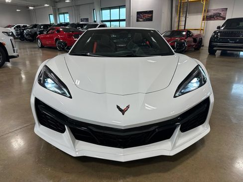 Used 2025 Chevrolet Corvette Z06 RWD image 2