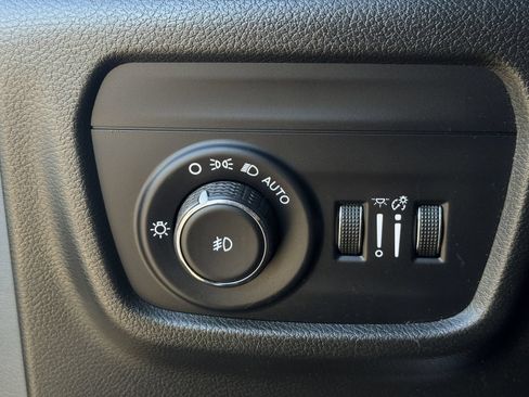 Used 2021 Jeep Grand Cherokee L Overland w/ Luxury Tech Group IV AWD/4WD image 23