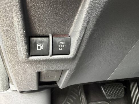 Used 2022 Toyota Sienna LE FWD image 31