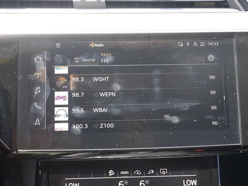 Used 2022 Audi e-tron Premium w/ Convenience Plus Package AWD/4WD image 53