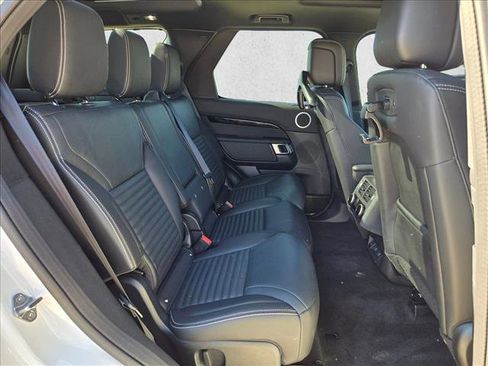 Used 2025 Land Rover Discovery S image 17