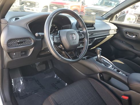 Used 2023 Honda HR-V Sport image 9