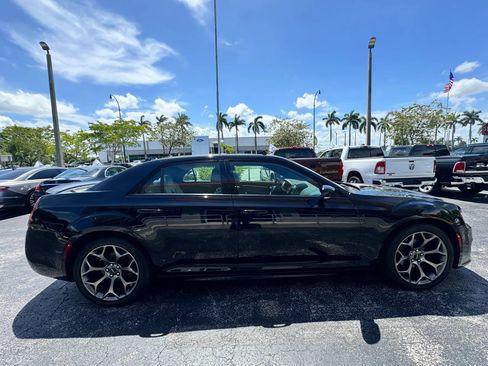 Used 2018 Chrysler 300 S w/ 300S Premium Group RWD image 10