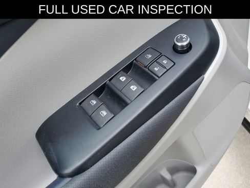 Used 2016 Toyota Highlander LE image 14