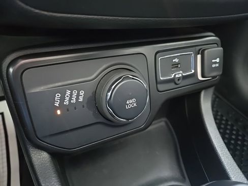 Used 2023 Jeep Renegade Altitude w/ Sun/Sound Group image 63