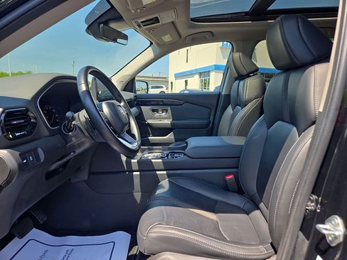 Used 2024 Honda Pilot Touring image 14
