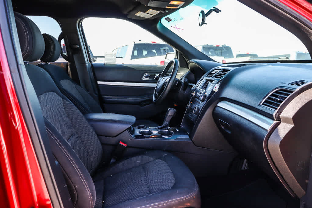 Used 2017 Ford Explorer XLT FWD image 15