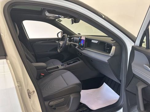 New 2026 Volkswagen Tiguan SE R-Line AWD/4WD image 21