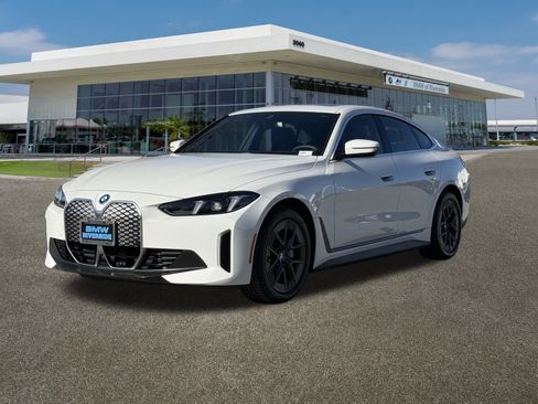 Used 2025 BMW i4 eDrive40 image 5