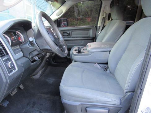 Used 2017 RAM 1500 Express RWD image 4