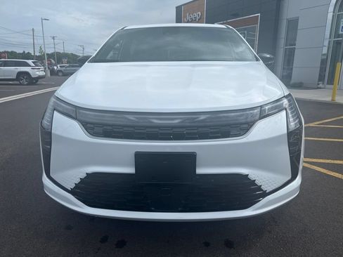 New 2027 Chrysler Pacifica Select AWD/4WD image 2