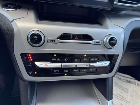 Used 2022 Ford Explorer XLT w/ Equipment Group 202A image 14