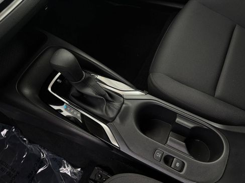 Used 2025 Toyota Corolla LE image 45