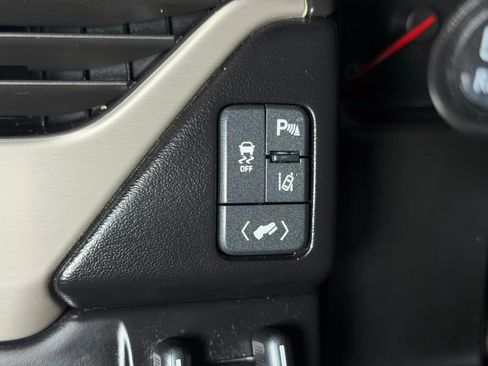 Used 2015 GMC Yukon XL Denali w/ Open Road Package RWD image 40
