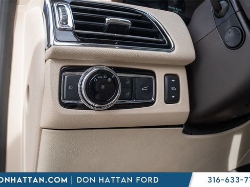Used 2020 Lincoln Navigator Reserve w/ Luxury Package image 16