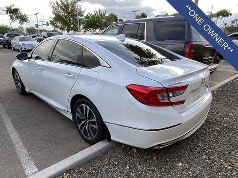 Used 2018 Honda Accord Touring image 2