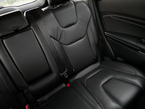 Used 2022 Ford Edge Titanium AWD/4WD image 14