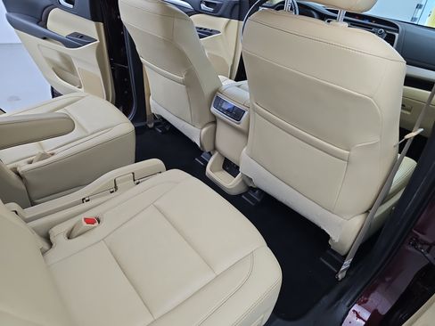 Used 2019 Toyota Highlander XLE FWD image 11