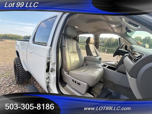 Used 2009 GMC Sierra 2500 SLT w/ Entertainment Package AWD/4WD image 16