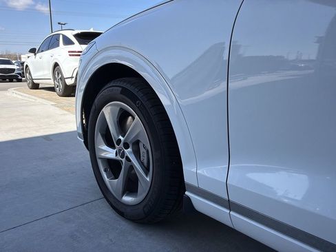 Used 2026 Genesis GV70 2.5T Select image 19