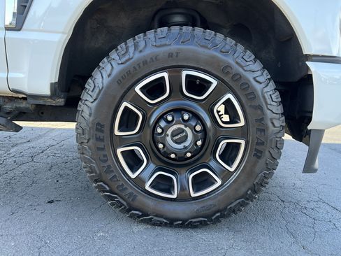 Used 2023 Ford F350 Platinum AWD/4WD image 12