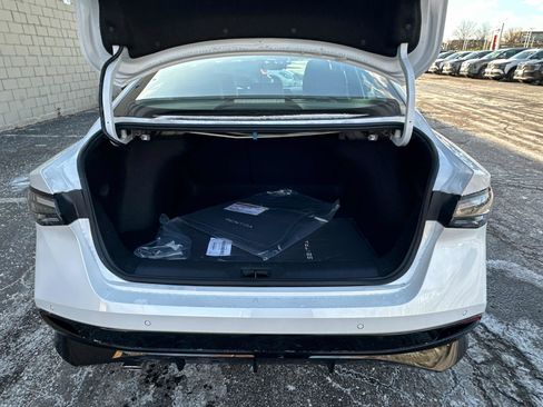 New 2026 Nissan Sentra SR w/ SR Premium Package FWD image 17