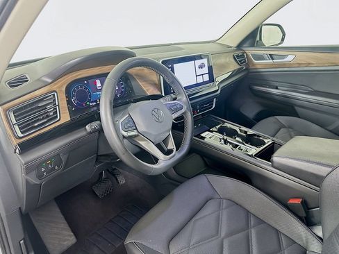 Used 2024 Volkswagen Atlas SE AWD/4WD image 9