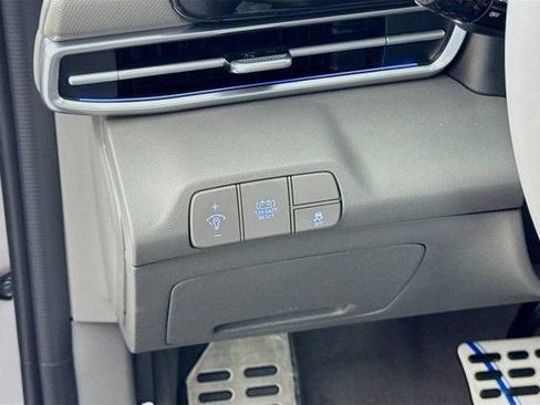 New 2025 Hyundai Elantra SEL FWD image 13