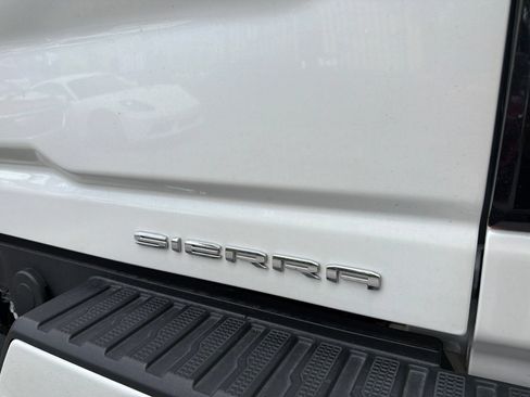 Used 2024 GMC Sierra 2500 Denali Ultimate AWD/4WD image 11