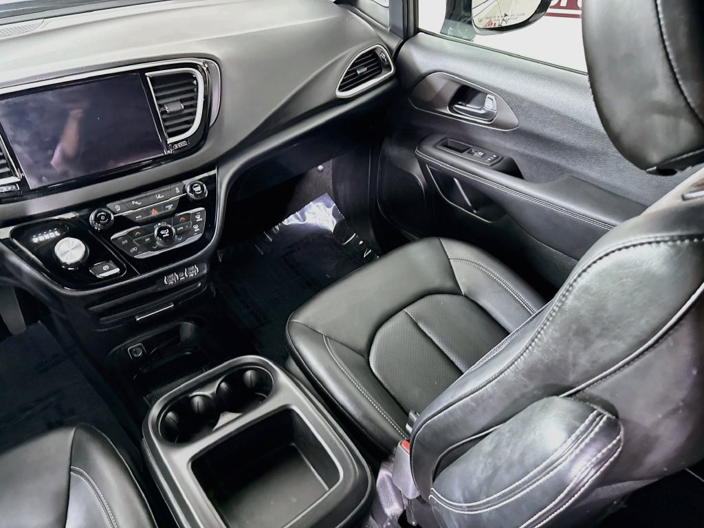 Used 2025 Chrysler Pacifica Select FWD image 25