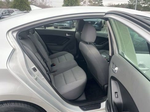 Used 2017 Kia Forte LX image 25