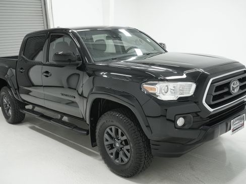 Used 2021 Toyota Tacoma SR5 image 3